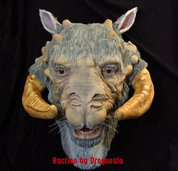 life_size_tauntaun_bust1