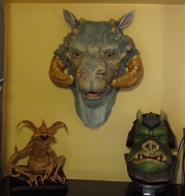 life_size_tauntaun_bust2